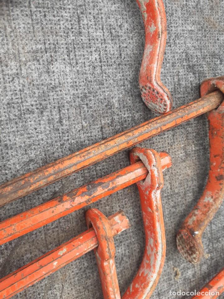Antig&uuml;edades: 8 barriletes marca Muller - Foto 3