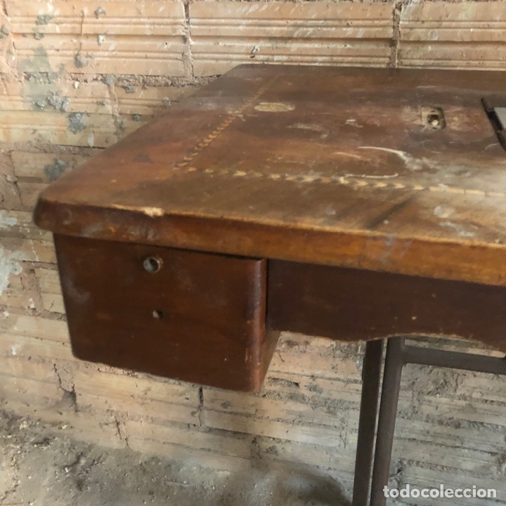 Antig&uuml;edades: MAQUINA DE COSER MARCA SIGMA CON PIE DE HIERRO. - Foto 5
