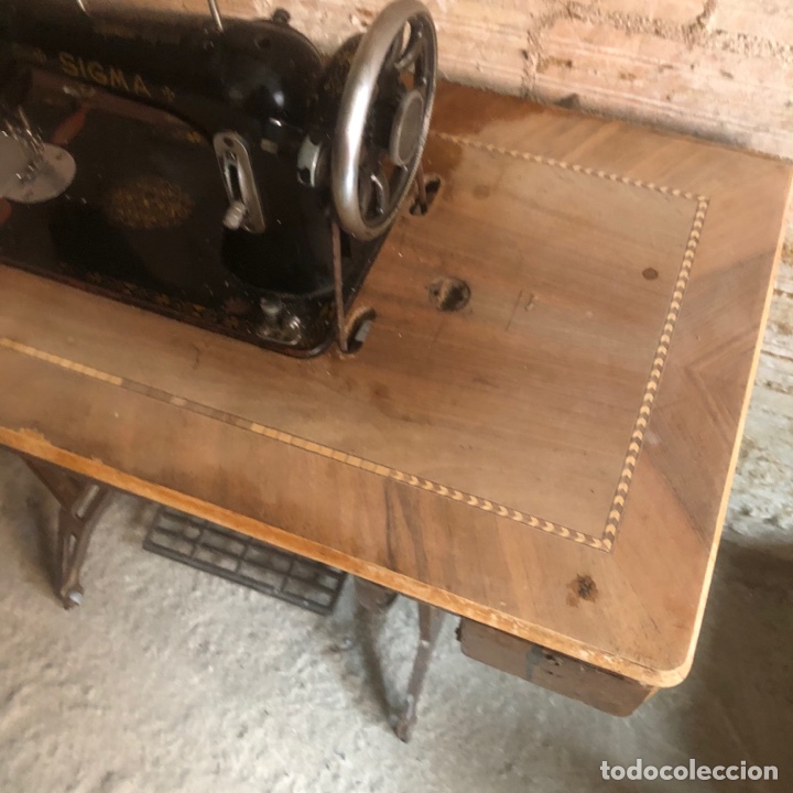 Antig&uuml;edades: MAQUINA DE COSER MARCA SIGMA CON PIE DE HIERRO. - Foto 7