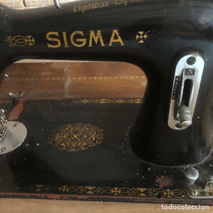 Antig&uuml;edades: MAQUINA DE COSER MARCA SIGMA CON PIE DE HIERRO. - Foto 9