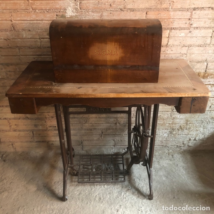 Antig&uuml;edades: MAQUINA DE COSER MARCA SIGMA CON PIE DE HIERRO. - Foto 10