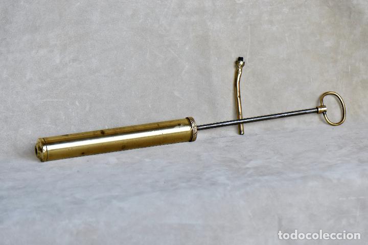 Antig&uuml;edades: BOMBA DE ENGRASAR DE METAL DE 35 CM DE LARGO - Foto 2