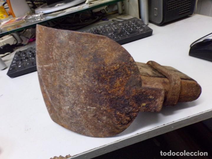 Antigüedades: antigua azuela carpintero con marca herrero hierro forjado - Foto 6 - 278328683