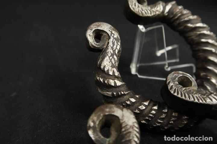 Antig&uuml;edades: Dos Adornos de Hierro Forjado - Foto 7