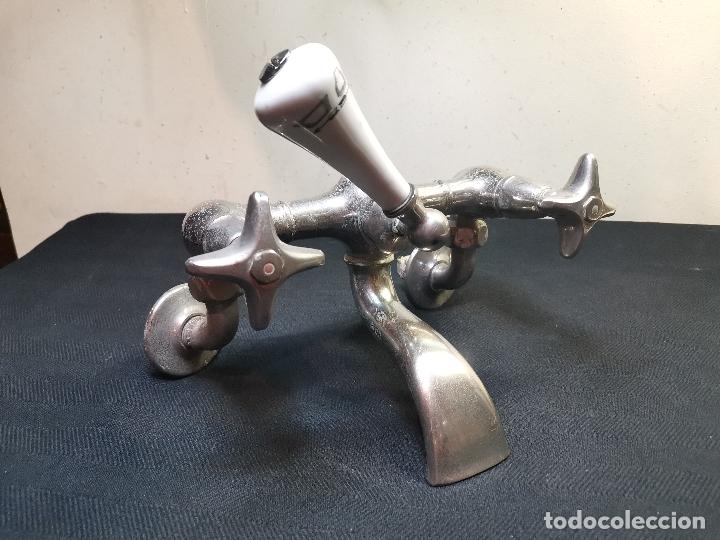 Antig&uuml;edades: ANTIGUO GRIFO PARA BA&Ntilde;ERA - Foto 1