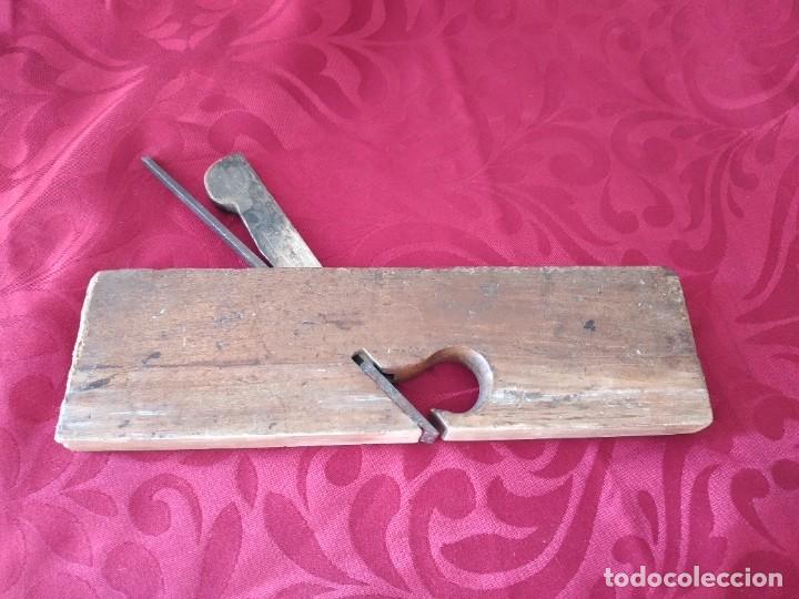 Antig&uuml;edades: Antiguo cepillo de madera de carpintero. - Foto 1