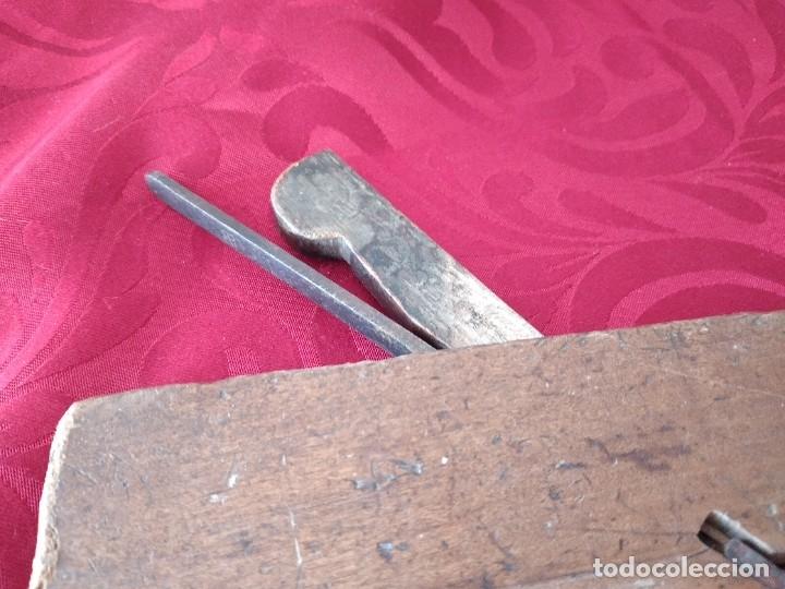 Antig&uuml;edades: Antiguo cepillo de madera de carpintero. - Foto 4
