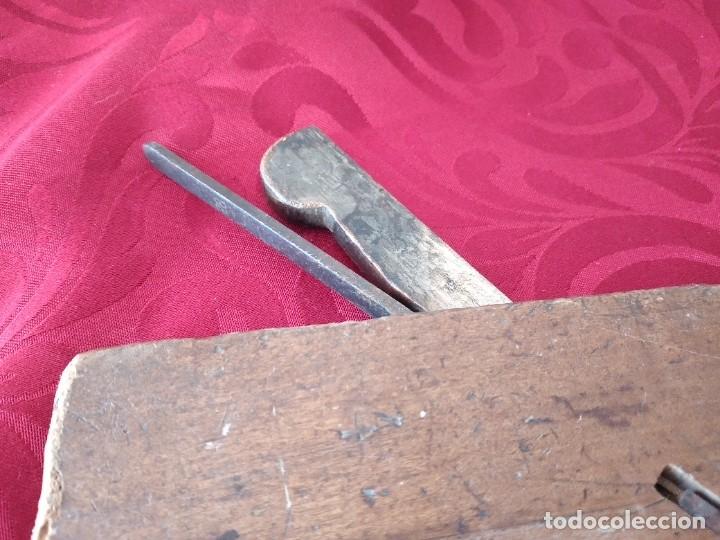 Antig&uuml;edades: Antiguo cepillo de madera de carpintero. - Foto 5