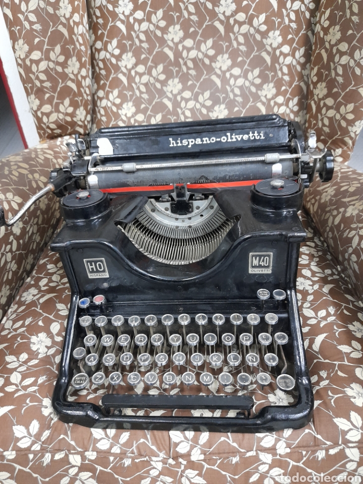Antigua máquina de escribir Hispano Olivetti M40
