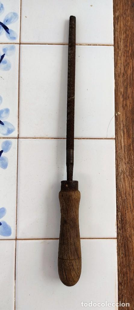 Antig&uuml;edades: LIMA ESCOFINA REDONDA CON MANGO DE MADERA - 28,50 CMS. - Foto 1