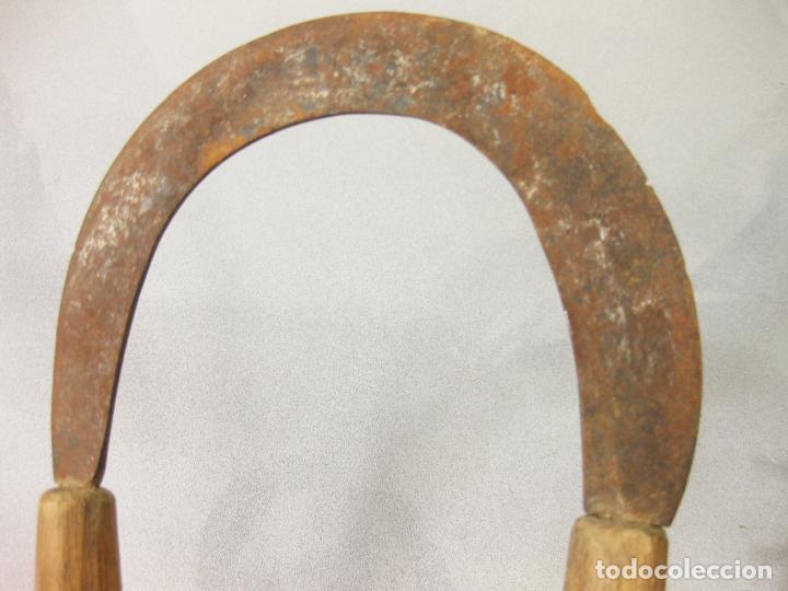 Antig&uuml;edades: ANTIGUA HERRAMIENTA R&Uacute;STICA DE CORTE CON HOJA EN CURVA - Foto 3