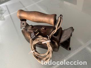 Antig&uuml;edades: Peque&ntilde;a plancha el&eacute;ctrica - Foto 1