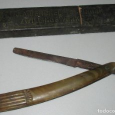 Antigüedades: ANTIGUA NAVAJA DE AFEITAR WADE & BUTCHER CON CAJA SOLINGEN