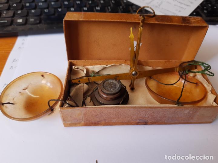 Antig&uuml;edades: BALANZA QUILATERA CON PESAS EN ONZAS (BQ04) - Foto 2