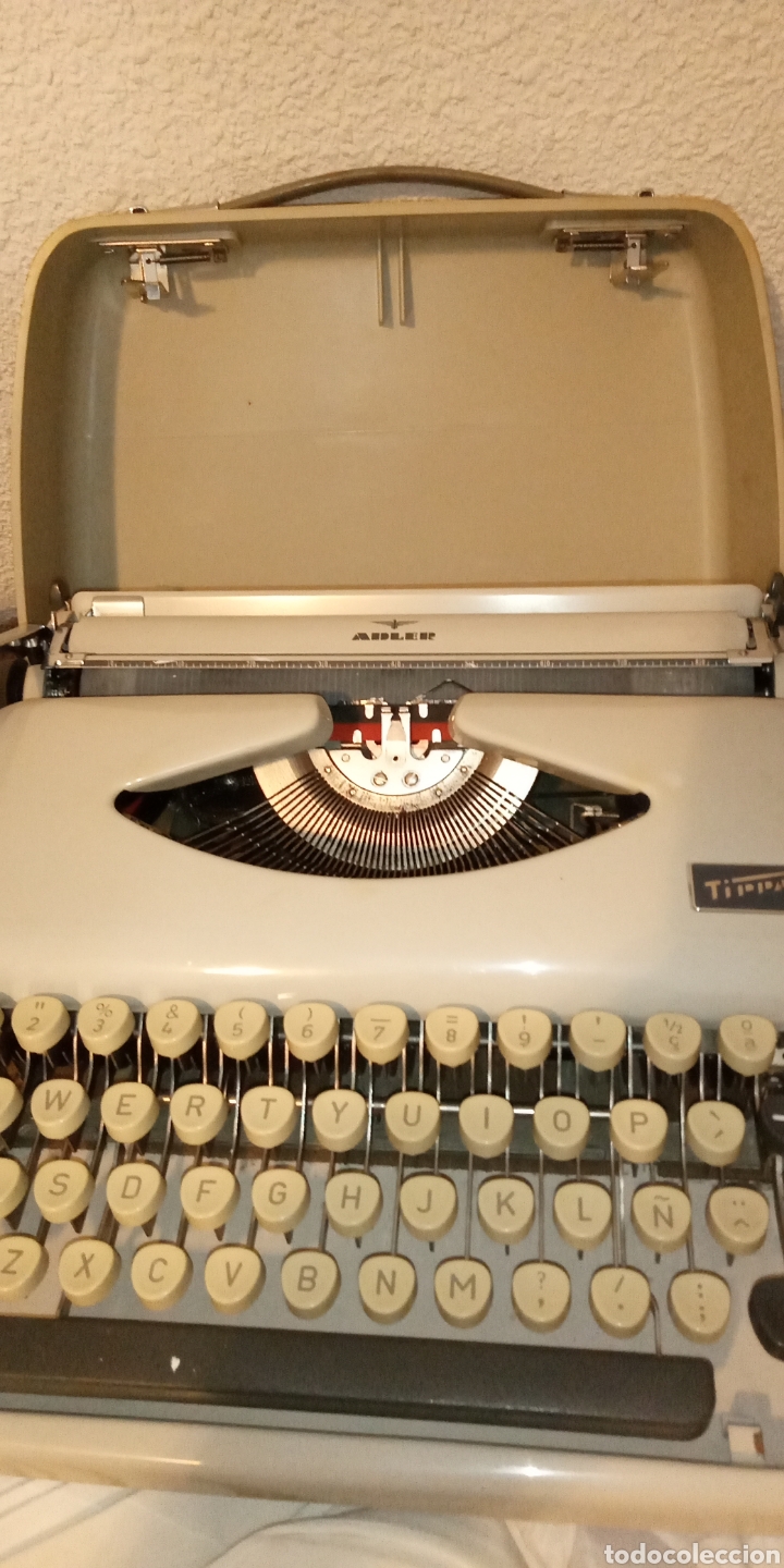 Antig&uuml;edades: MAQUINA DE ESCRIBIR ADLER. - Foto 1