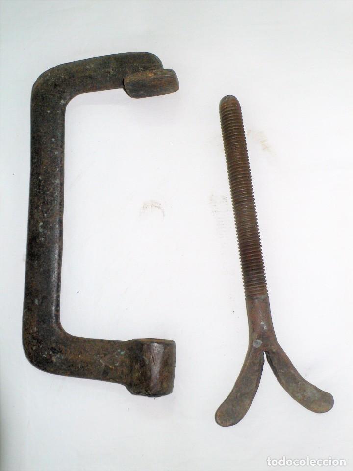 Antig&uuml;edades: ANTIGUO SARGENTO DE HIERRO DE PALOMILLA. - Foto 4