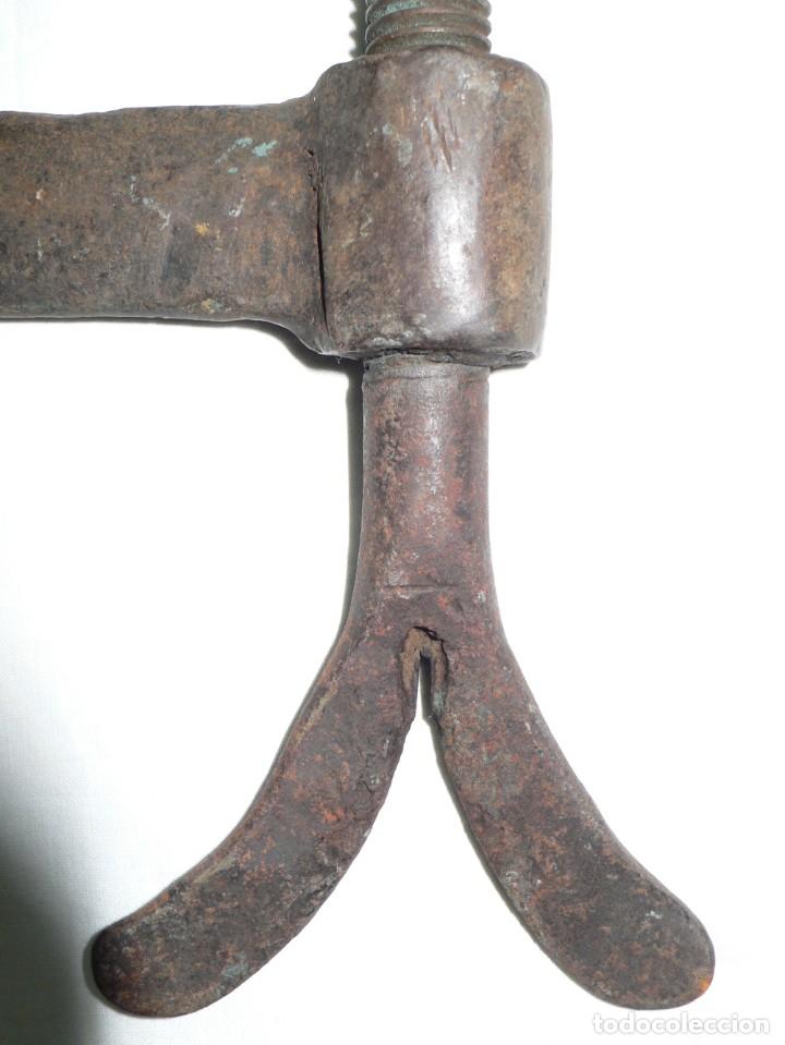 Antig&uuml;edades: ANTIGUO SARGENTO DE HIERRO DE PALOMILLA. - Foto 5