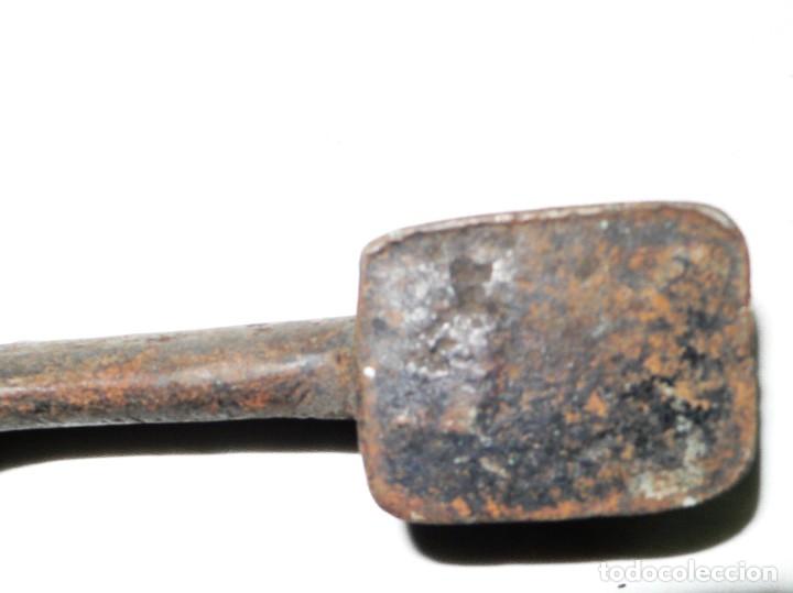 Antig&uuml;edades: ANTIGUO SARGENTO DE HIERRO DE PALOMILLA. - Foto 12