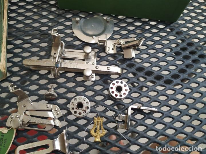 Antig&uuml;edades: Singer instrucciones, piezas recambio - Foto 3