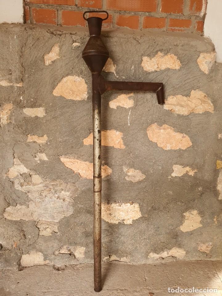 Antig&uuml;edades: ANTIGUA BOMBA MANUAL PARA EXTRAER LIQUIDOS - Foto 2