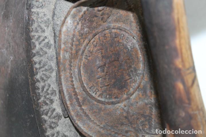 Antigüedades: Lote de 4 planchas. 1 de carbón, 1 de hierro, y 2 eléctricas antiguas + soporte de bronce - Foto 4 - 283791608