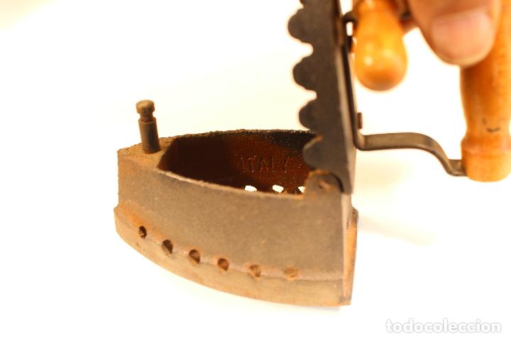 Antig&uuml;edades: plancha peque&ntilde;a de carb&oacute;n - Foto 2