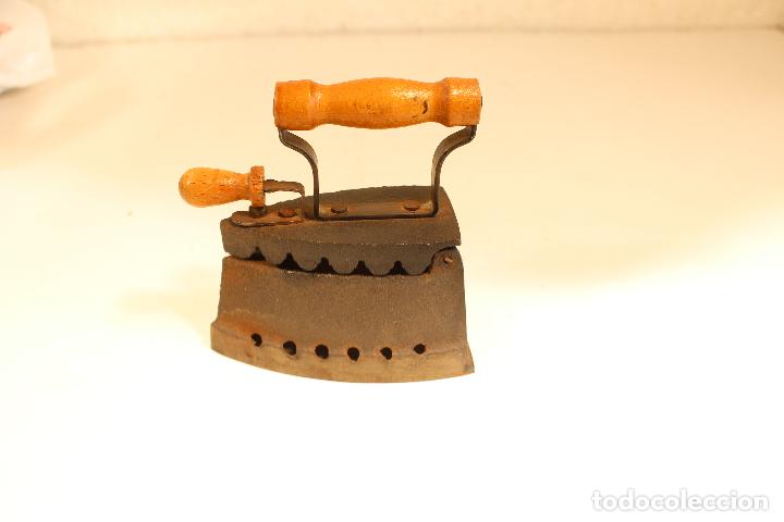 Antig&uuml;edades: plancha peque&ntilde;a de carb&oacute;n - Foto 3