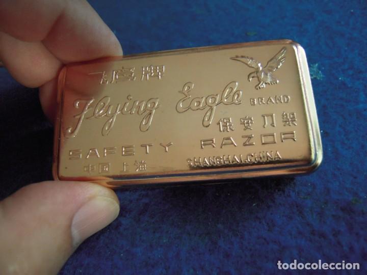 Antigüedades: Envio 4€ Maquinilla de afeitar Flying Eagle Shangai China en su cajita de aluminio dorado.Como nueva - Foto 6 - 284403243