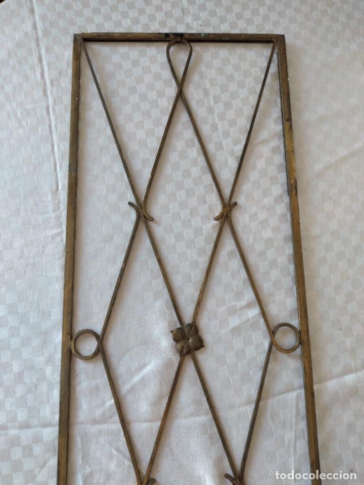 Antig&uuml;edades: Antigua reja de laton para puerta. - Foto 9