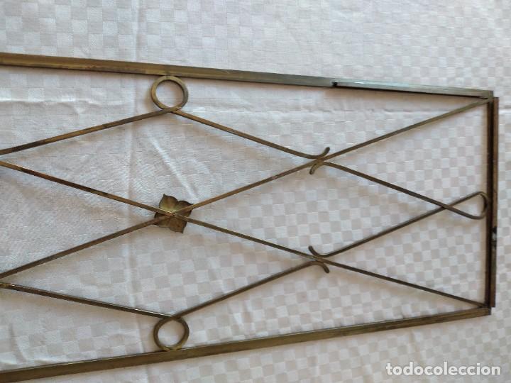 Antig&uuml;edades: Antigua reja de laton para puerta. - Foto 10