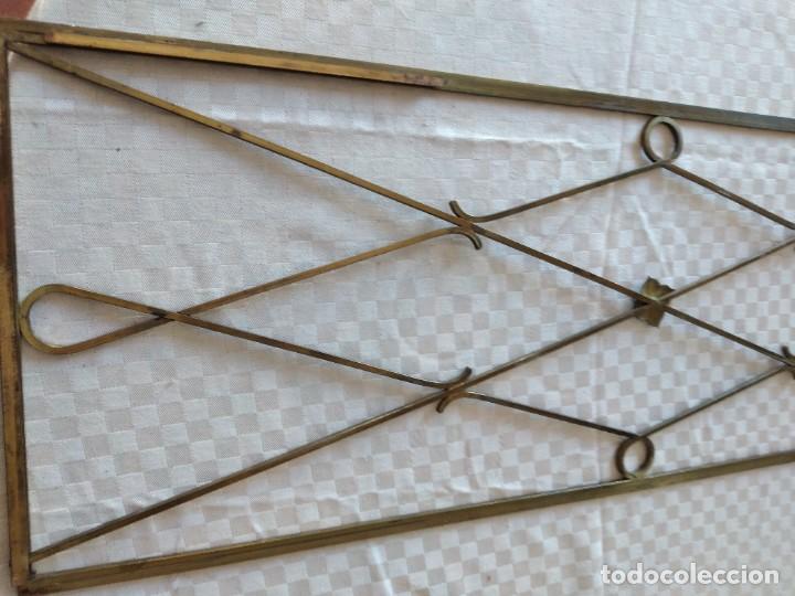 Antig&uuml;edades: Antigua reja de laton para puerta. - Foto 11