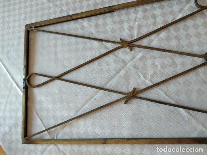 Antig&uuml;edades: Antigua reja de laton para puerta. - Foto 15