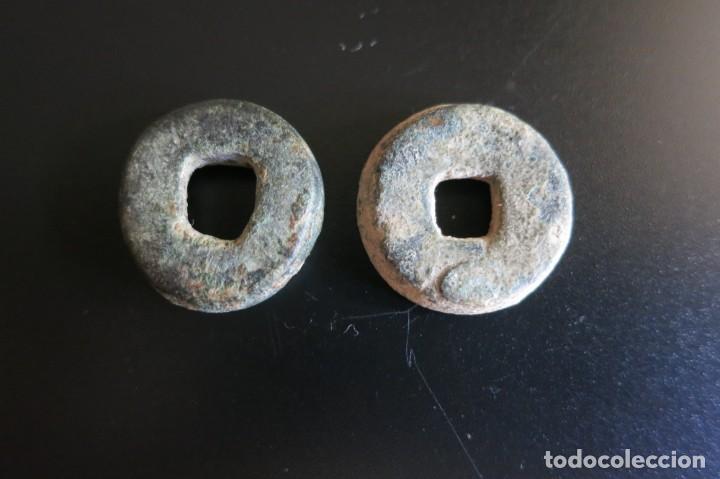 Antig&uuml;edades: dos ponderales iberos - Foto 1