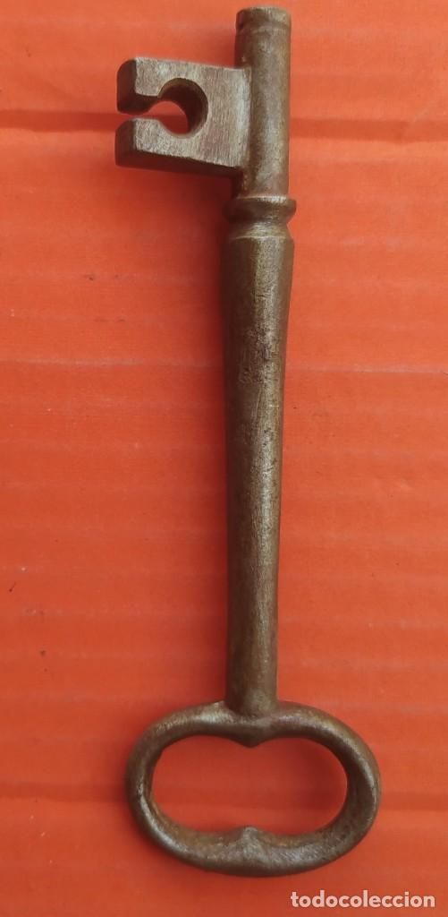 Antig&uuml;edades: LLAVE DE FORJA ANTIGUA, MIDE 15,5 CM - Foto 1