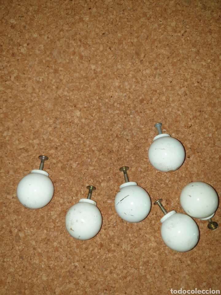 Antig&uuml;edades: 6 POMOS BLANCOS REDONDOS - Foto 2