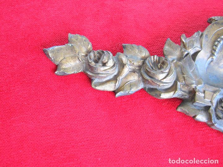 Antig&uuml;edades: EMBELLECEDOR EN BRONCE MACIZO, PARA MUEBLE CON ROSAS EN RELIEVE - Foto 5