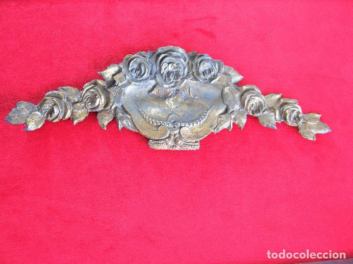 Antig&uuml;edades: EMBELLECEDOR EN BRONCE MACIZO, PARA MUEBLE CON ROSAS EN RELIEVE - Foto 6