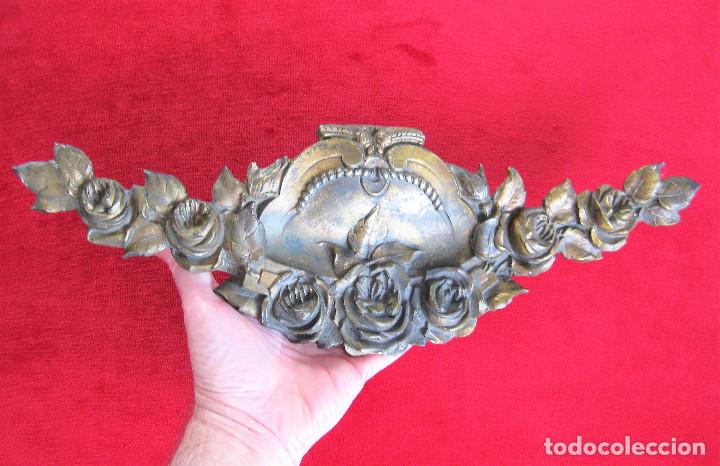 Antig&uuml;edades: EMBELLECEDOR EN BRONCE MACIZO, PARA MUEBLE CON ROSAS EN RELIEVE - Foto 8