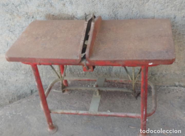 Antig&uuml;edades: Balanza de hierro, para pesar cajas de fruta - Foto 1