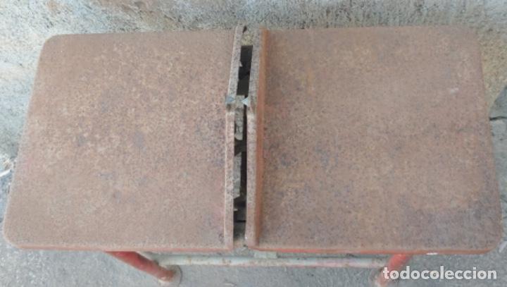Antig&uuml;edades: Balanza de hierro, para pesar cajas de fruta - Foto 2