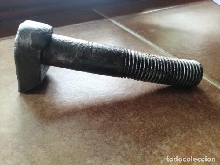 Antig&uuml;edades: Tornillo v&iacute;as ferrocarril, limpio. RN - Foto 1