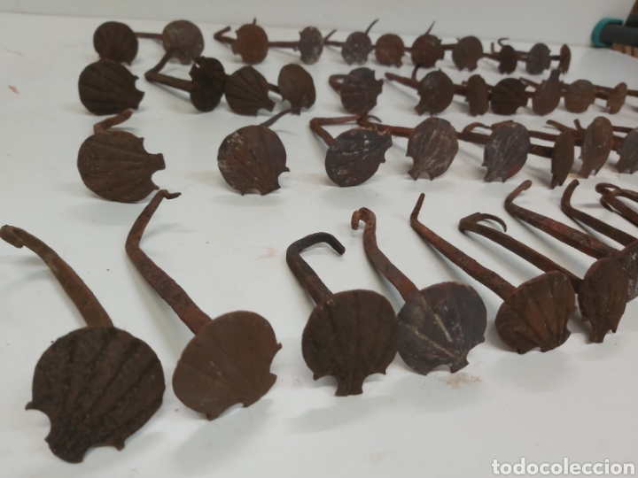 Antig&uuml;edades: 50 clavos veneras conchas - Foto 2