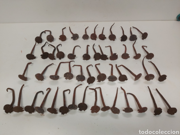 Antig&uuml;edades: 50 clavos veneras conchas - Foto 3