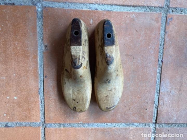 Antig&uuml;edades: DOS ANTIGUAS HORMAS ZAPATO N&Uacute;MERO 35 - Foto 1