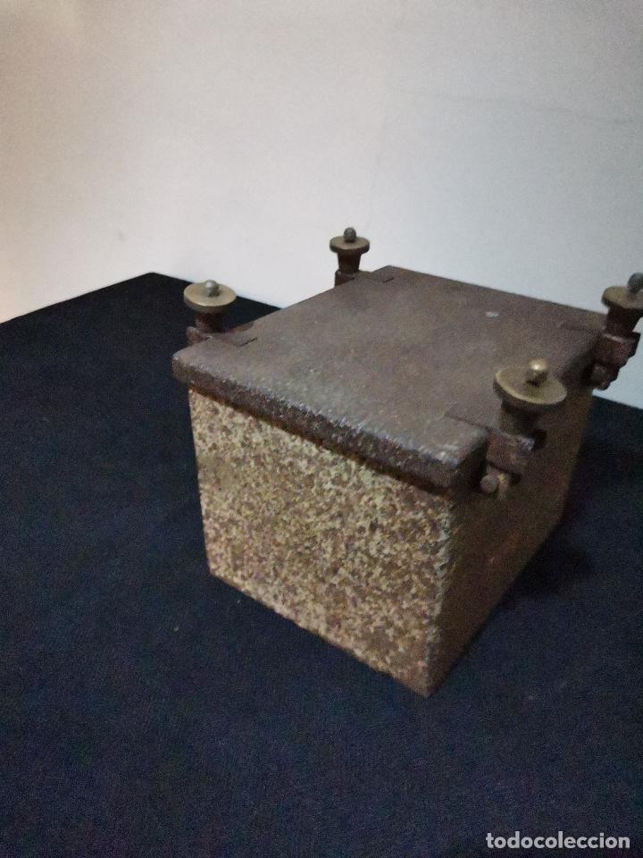 Antig&uuml;edades: ANTIGUA CAJA DE REGISTRO PARA POSTE - Foto 3