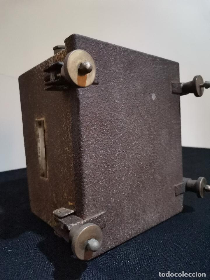 Antig&uuml;edades: ANTIGUA CAJA DE REGISTRO PARA POSTE - Foto 1