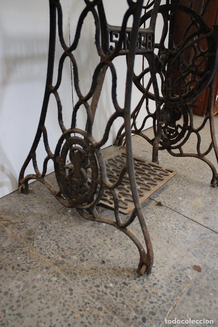 Antig&uuml;edades: maquina de coser antigua singer - Foto 9