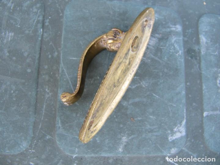 Antig&uuml;edades: ANTIGUO TIRADOR MANILLA BRONCE - Foto 2