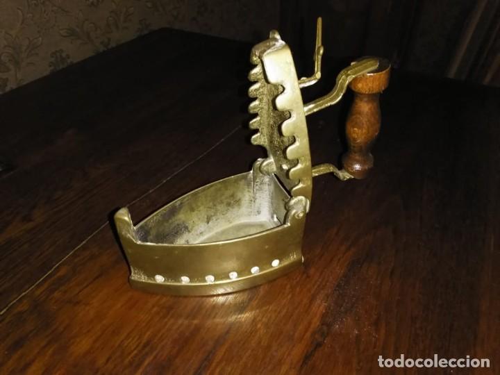 Antig&uuml;edades: PLANCHA DE BRONCE VITRINA - Foto 6