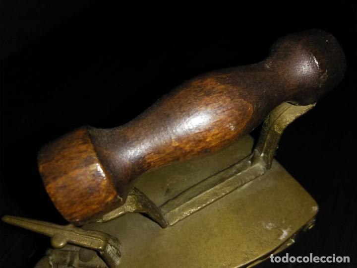 Antig&uuml;edades: PLANCHA DE BRONCE VITRINA - Foto 8